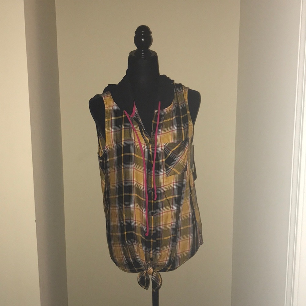NWT Sleeveless button up hoodie shirt